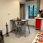 Les Volets Bleus Apartment *