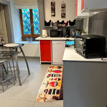 Les Volets Bleus Apartment